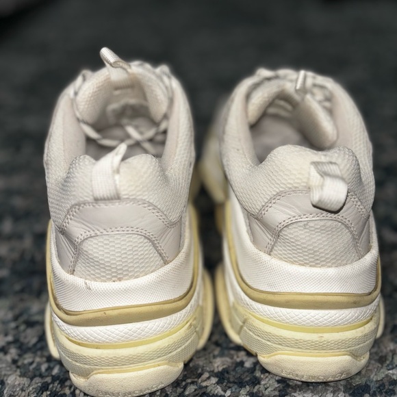 Condition: Worn I’m selling my Balenciaga Triple S sneakers in size 9.5. - Picture 5 of 8